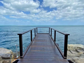 Belles on Ballow - Lorikeet Lodge - Absolute Waterfront